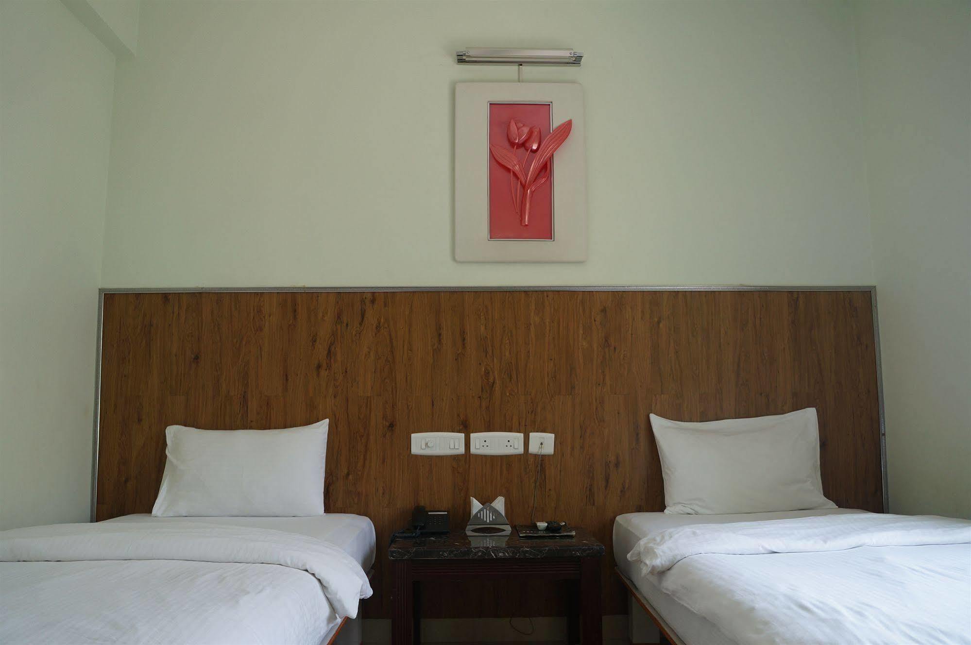 Lotels Hotel Ченнаи Экстерьер фото