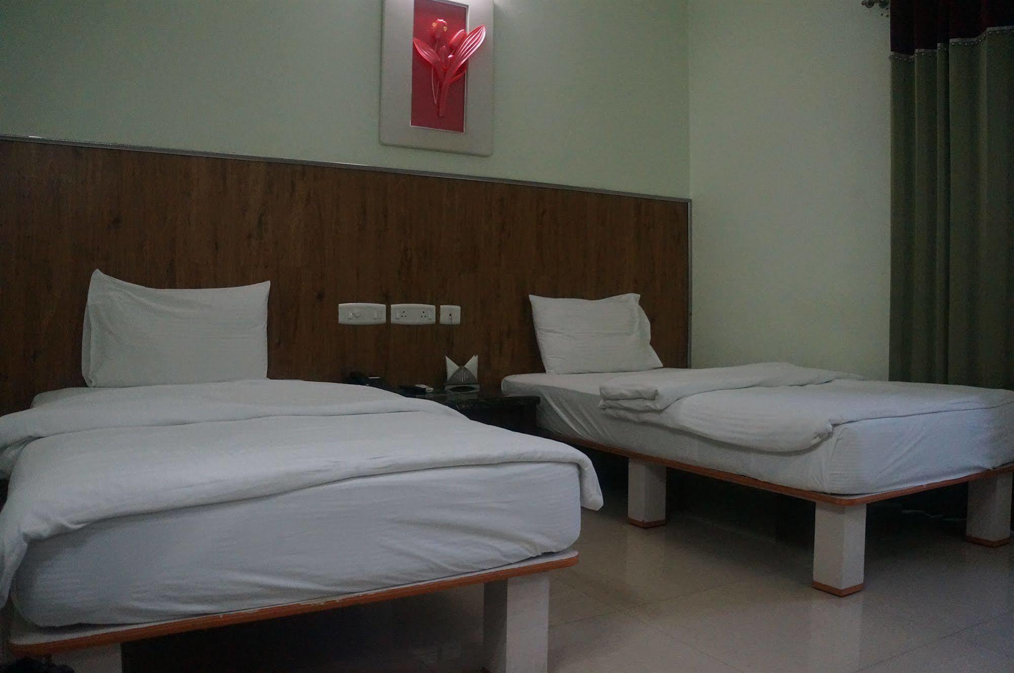 Lotels Hotel Ченнаи Экстерьер фото